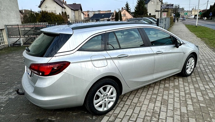 Opel Astra cena 37900 przebieg: 168000, rok produkcji 2017 z Wąbrzeźno małe 121